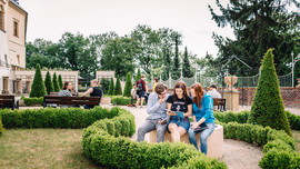 Students in the Historical Gardens